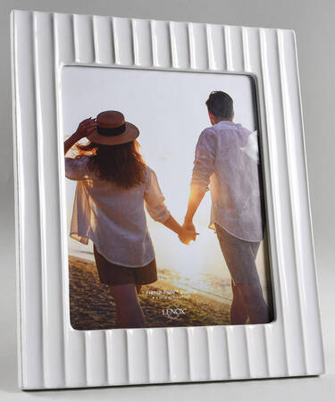 French Perle Scallop Frame-Holds 8" X 10"