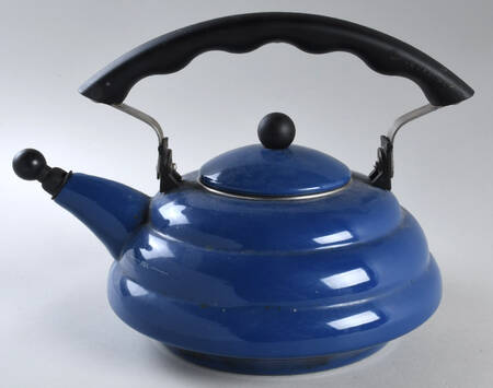 Heritage Blue Metal Kettle & Lid