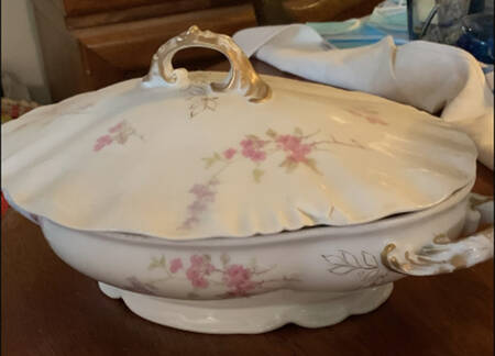 LNT446 Oval Covered Vegetable