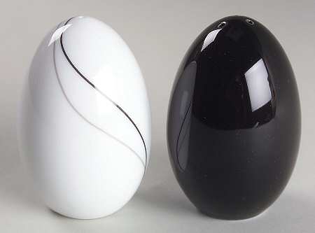 Threads Salt & Pepper Set