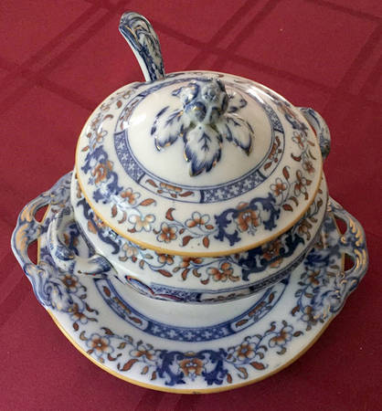 8667-B467 Sauce Boat & Lid & Underplate & Ladle