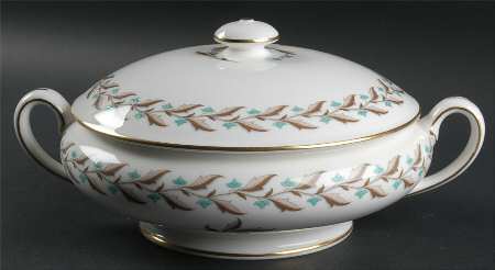 Ashton (Gold Trim) Round Covered Vegetable