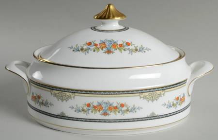 Asquith Oval Covered Vegetable