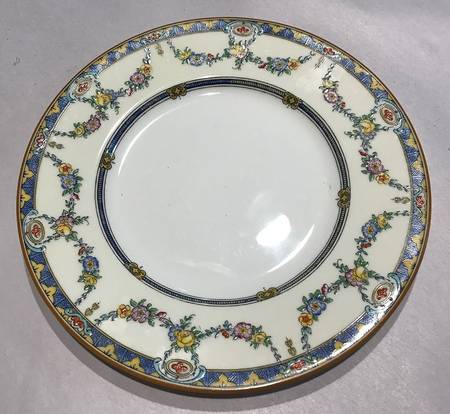 B1048 Luncheon Plate