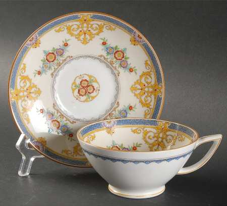 B1099 Footed Cup & Saucer Set