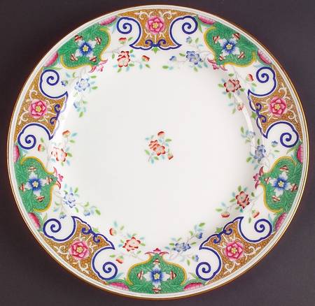 B157 (Gold Trim) Dinner Plate