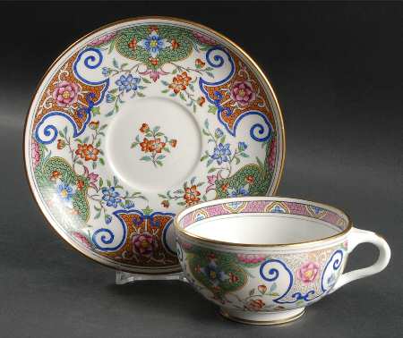 B157 (Gold Trim) Oversized Cup & Saucer Set