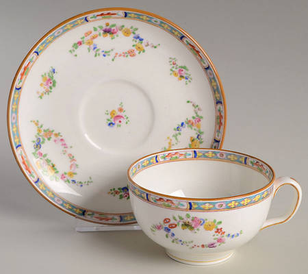 B806 Flat Cup & Saucer Set