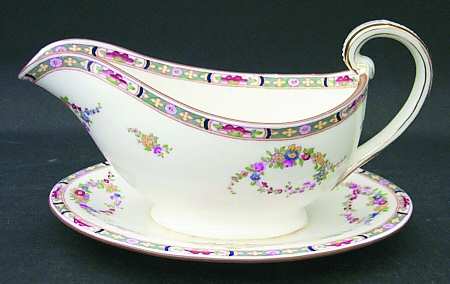 B806 Gravy Boat with Attached Underplate