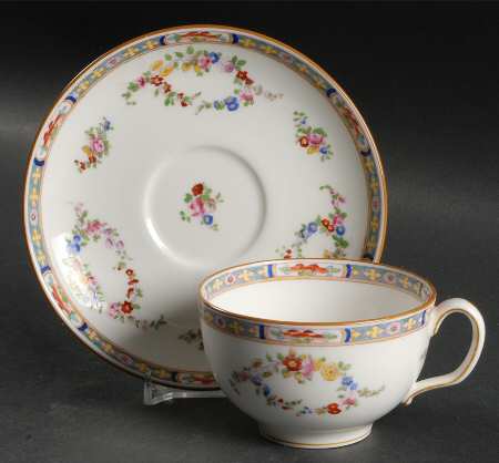 B806 Flat Cup & Saucer Set