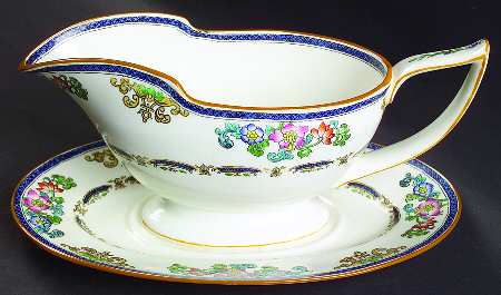 B898 (Smooth Edge) Gravy Boat with Attached Underplate