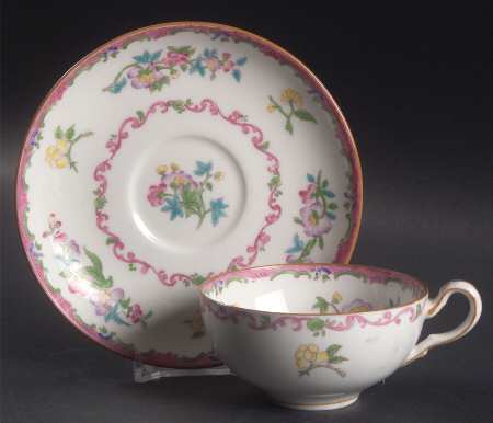 B925 Flat Cup & Saucer Set