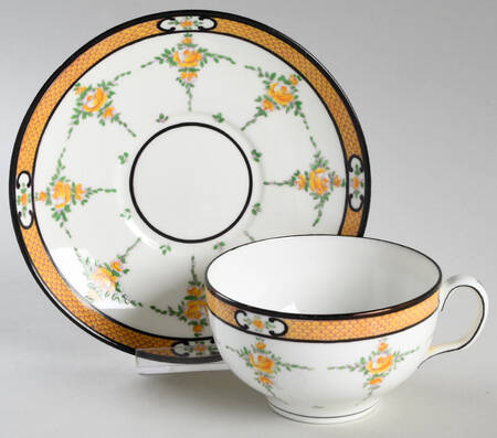 B930 Oversized Cup & Saucer Set
