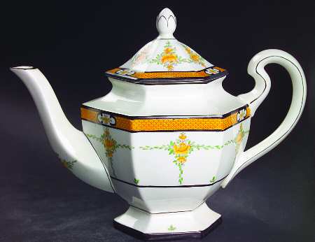 B930 Teapot & Lid