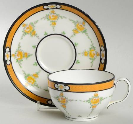 B930 Footed Cup & Saucer Set