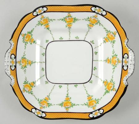 B930 Handled Cake Plate