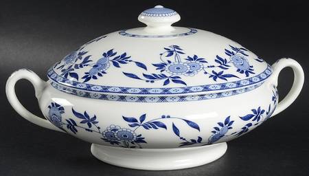 Blue Delft Round Covered Vegetable