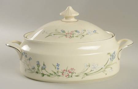 Brookwood Oval Covered Vegetable