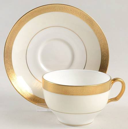 Buckingham Footed Cup & Saucer Set