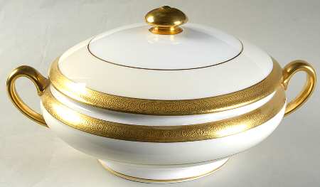 Buckingham Round Covered Vegetable