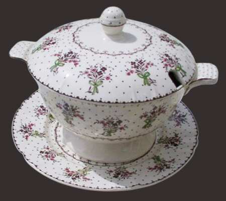 Byron (Wine Flowers) Sauce Boat & Lid with Underplate