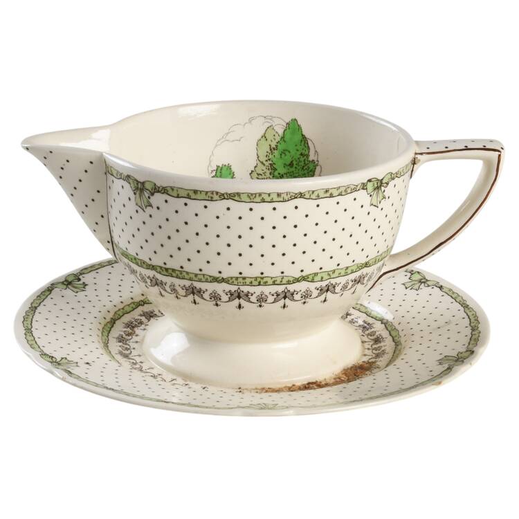 Carlyle Round Gravy Boat/Attached Underplate