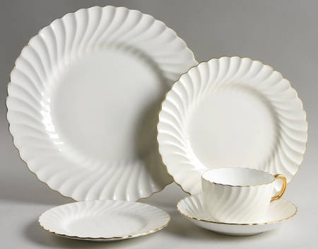Clifton (Gold Trim) 5 Piece Place Setting