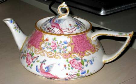 Cockatrice Pink (Smooth, Wreath Backstamp) Individual Teapot & Lid