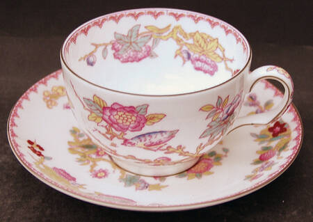 Cuckoo (Smooth, White, Wreath Bkstp) Flat Cup & Saucer Set