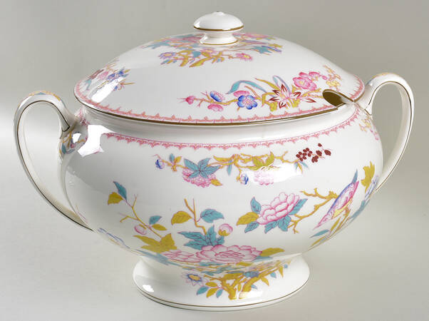 Cuckoo (Smooth, White, Wreath Bkstp) Tureen &  Lid