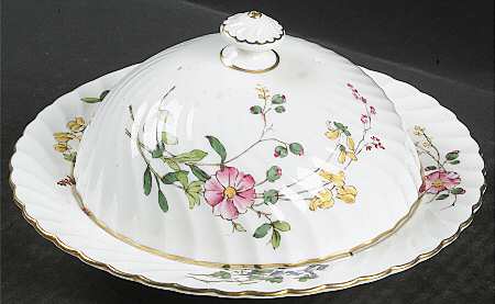 Dainty Sprays Muffin Dish & Lid