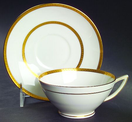 G8721 Footed Cup & Saucer Set