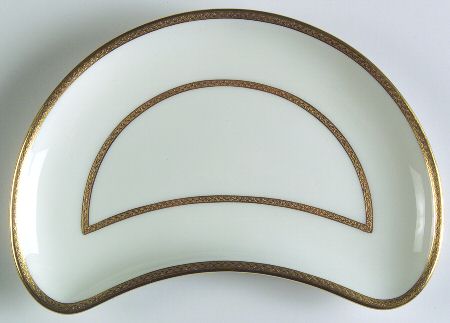 G8721 Crescent Salad Plate