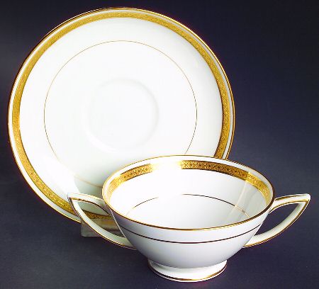 G9816 Footed Cream Soup Bowl & Saucer Set