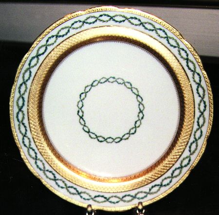 G9982 (Scalloped) Dinner Plate