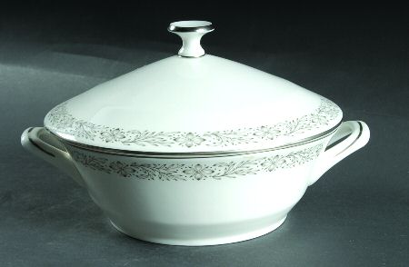 Glenwood Round Covered Vegetable