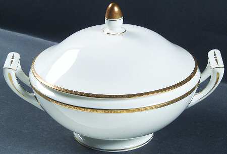 Golden Heritage Round Covered Vegetable