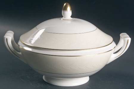 Gold Laurel Round Covered Vegetable