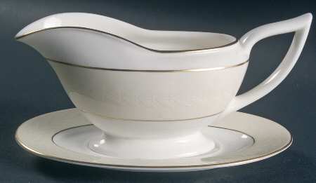 Gold Laurel Gravy Boat & Underplate