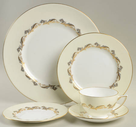Gold Laurentian 5 Piece Place Setting