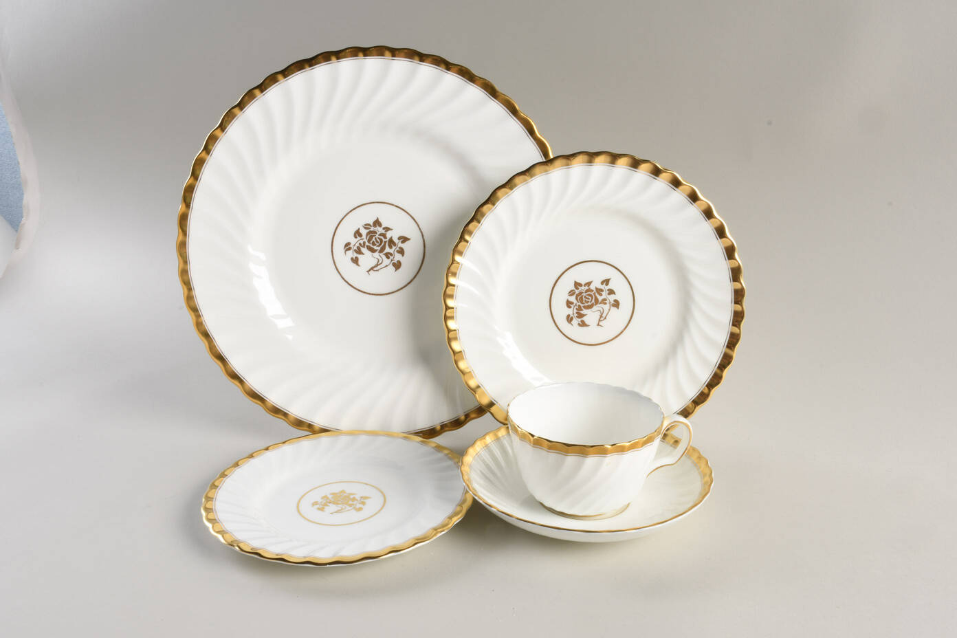 Gold Rose 40 Piece Estate Set