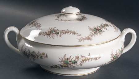 Greenbriar Round Covered Vegetable