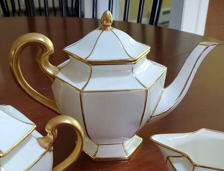 H1659 Teapot & Lid