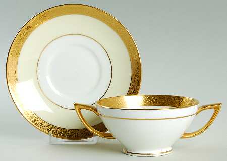 H3046 Footed Bouillon Cup & Saucer