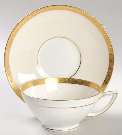 H3618 Footed Cup & Saucer Set