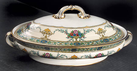 H3649 Oval Covered Vegetable