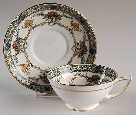 H3649 Footed Cup & Saucer Set