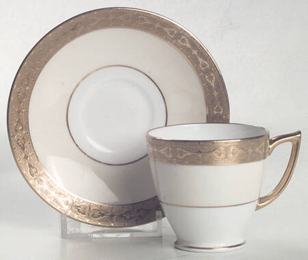 H3706 Footed Demitasse Cup & Saucer Set