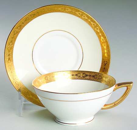 H3706 Footed Cup & Saucer Set