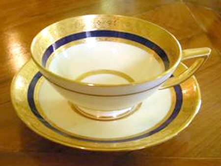 H4201 Footed Cup & Saucer Set